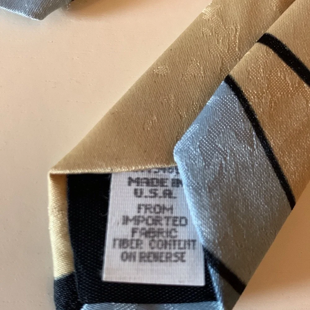 Vintage Looney Tunes Stamp Collection Taz Lick necktie with Bugs Bunny New